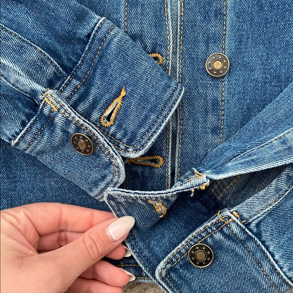 LIONESS Sundrenched Shirt in Mid Wash Cropped Denim Jacket Button Down Shirt S - Picture 6 of 7